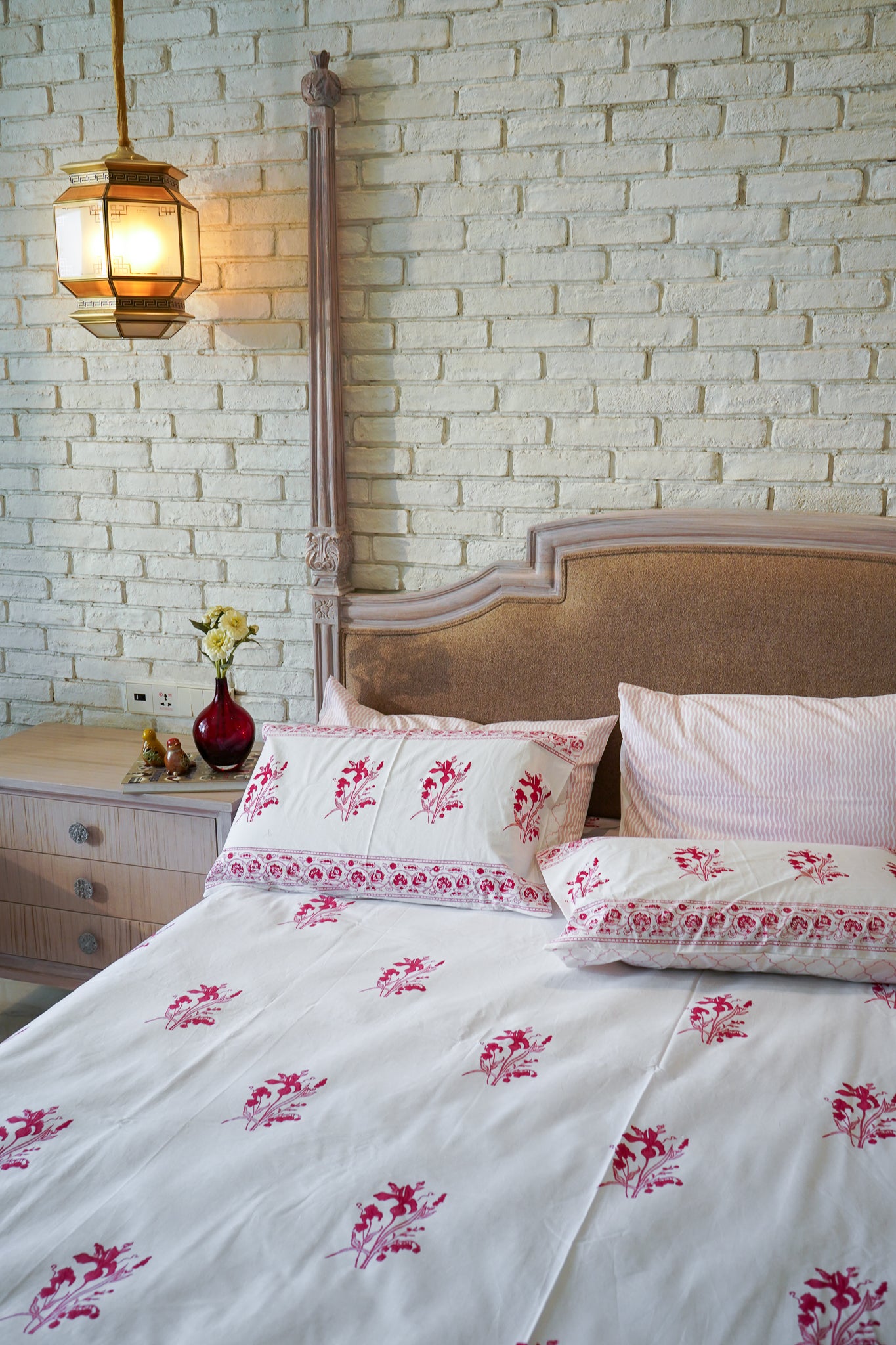 Red and peach ek phool bedsheet set