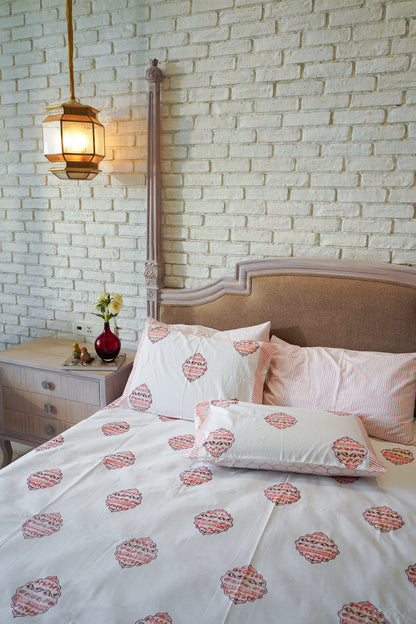 Maroon and magenta heera jaal motif bedsheet set