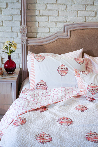 Maroon and magenta heera jaal motif mulmul quilt
