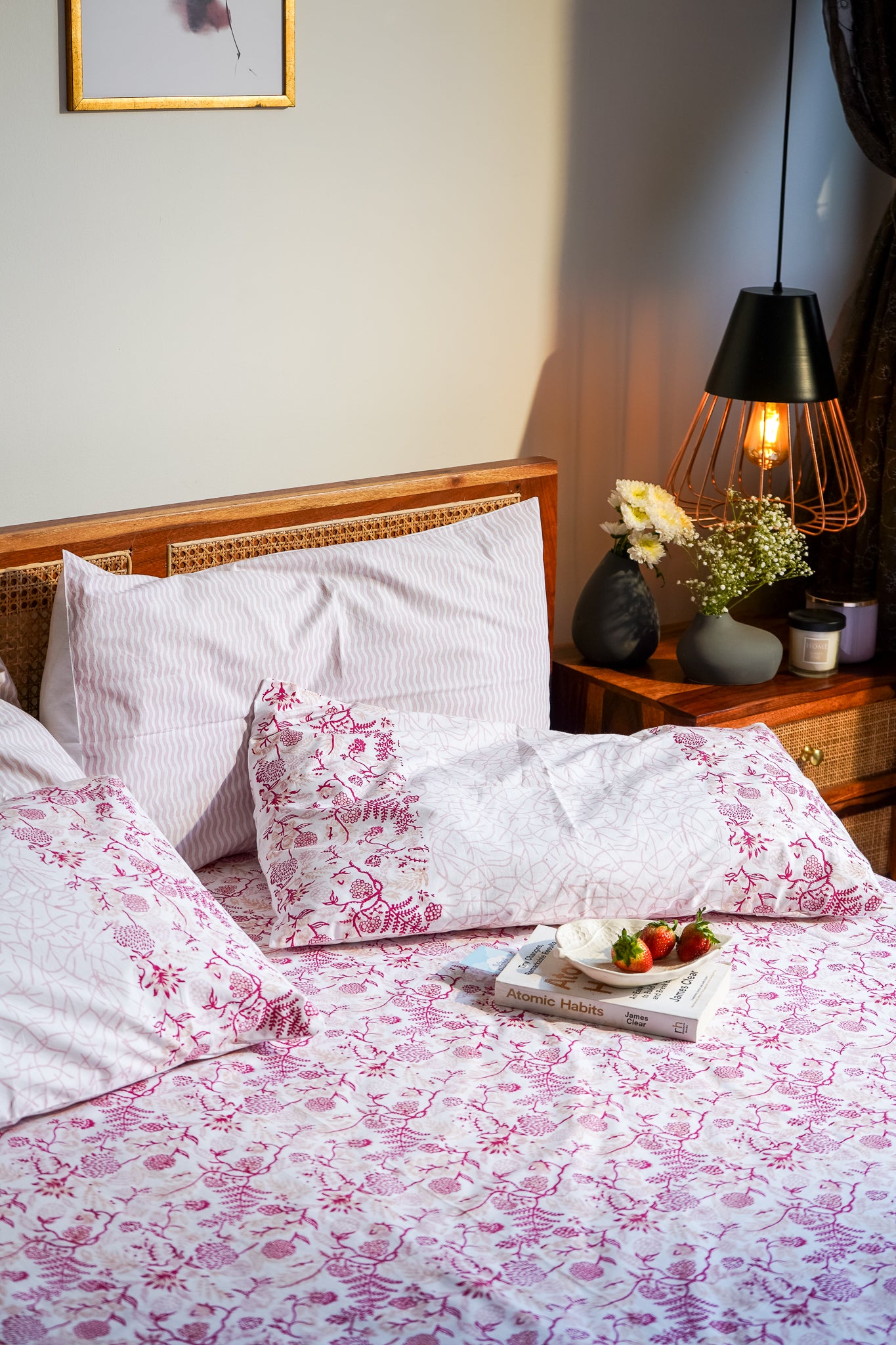Magenta and pink kamal phool bedsheet set (floral jaal)