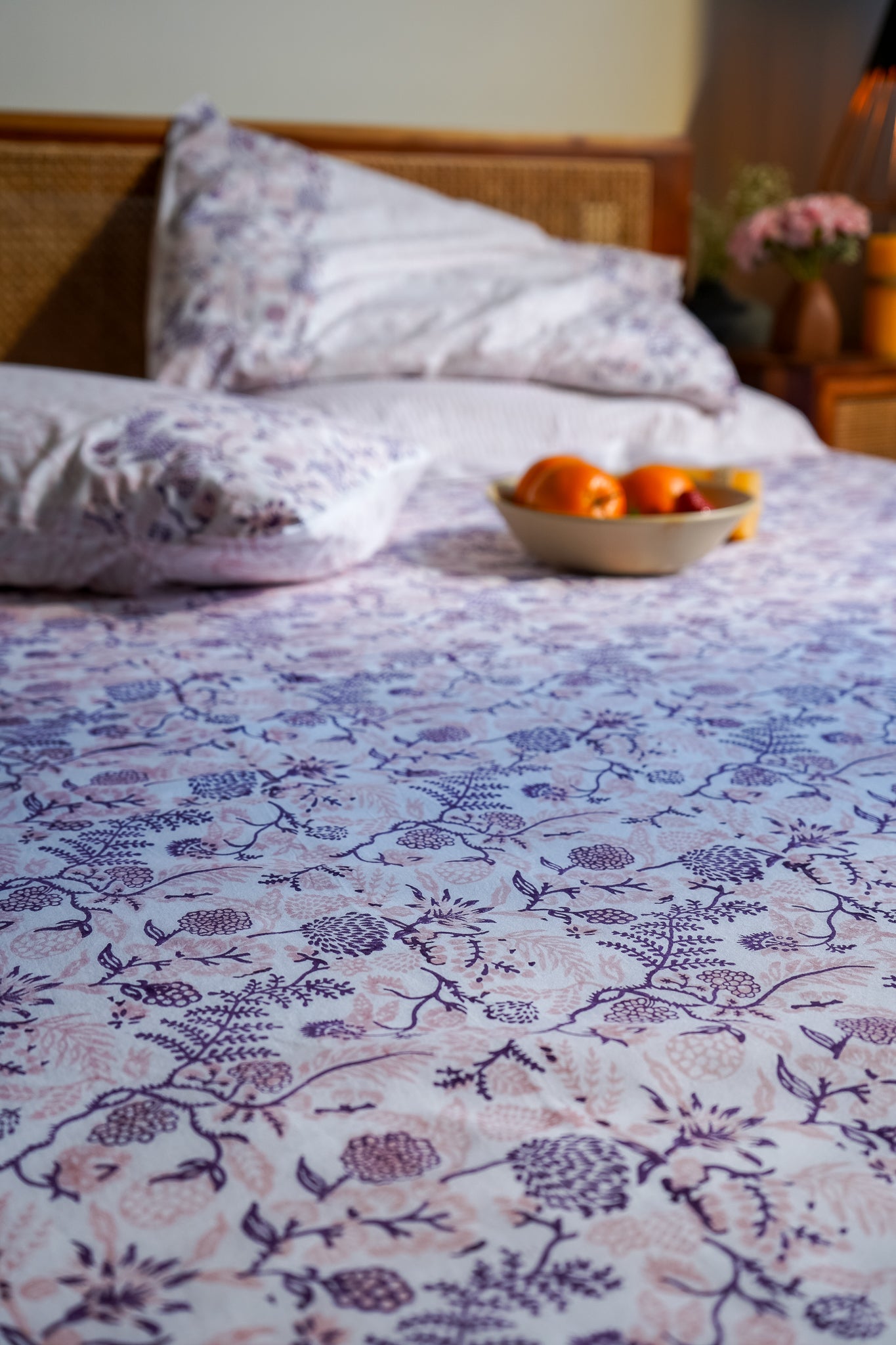 Lilac and pink kamal phool bedsheet set (floral jaal)