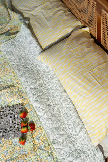 Parrot and yellow gadh jaal mulmul quilt
