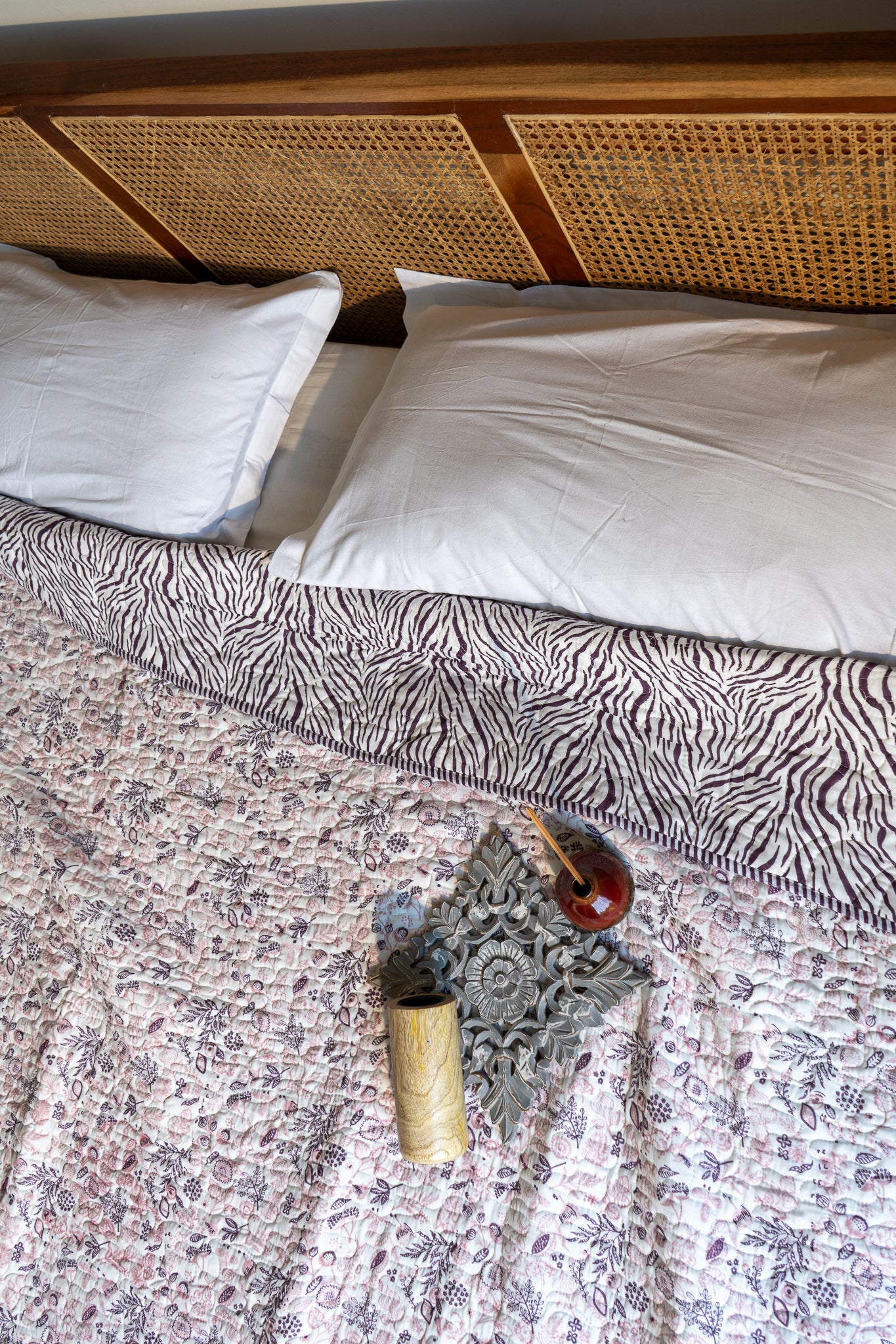 Lilac and pink teen anaar mulmul quilt (abstract jaal)