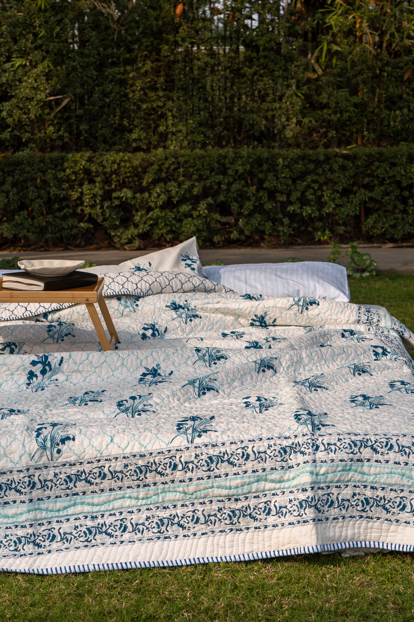 Dark and light blue ek phool mulmul quilt