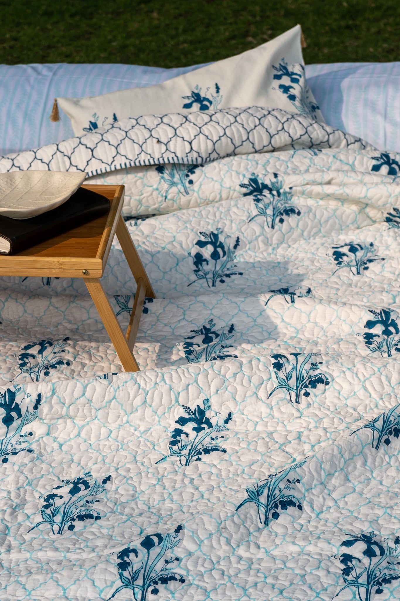 Dark and light blue ek phool mulmul quilt