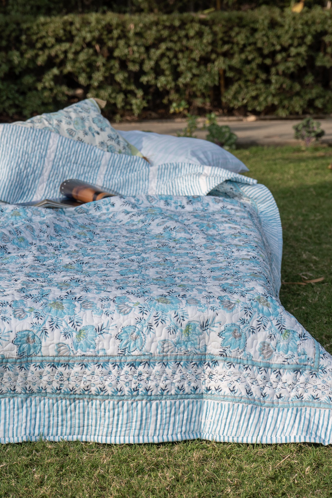 Dark and light blue patte pe patta mulmul quilt
