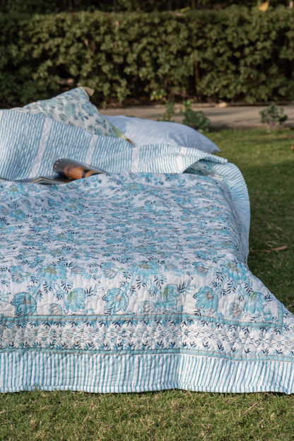 Dark and light blue patte pe patta mulmul quilt