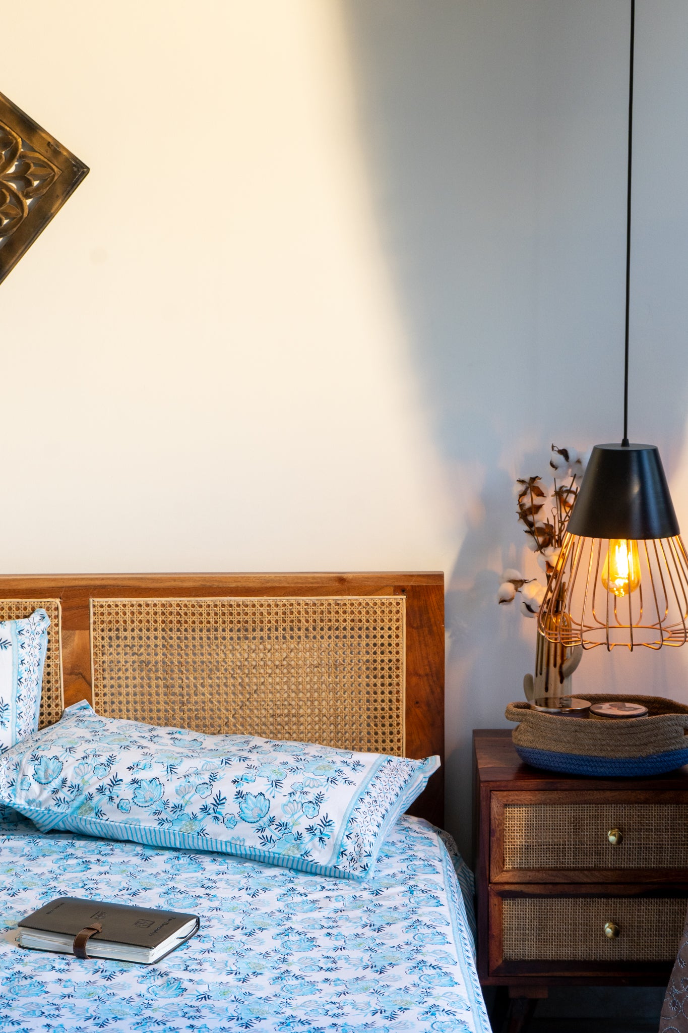 Dark and light blue patte pe patta bedsheet set