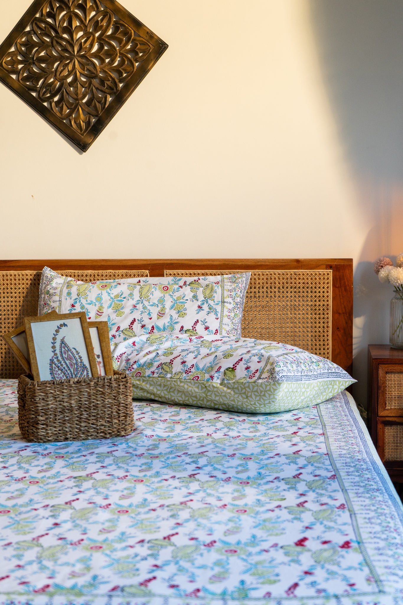 Lime and blue phal aur phool bedsheet set