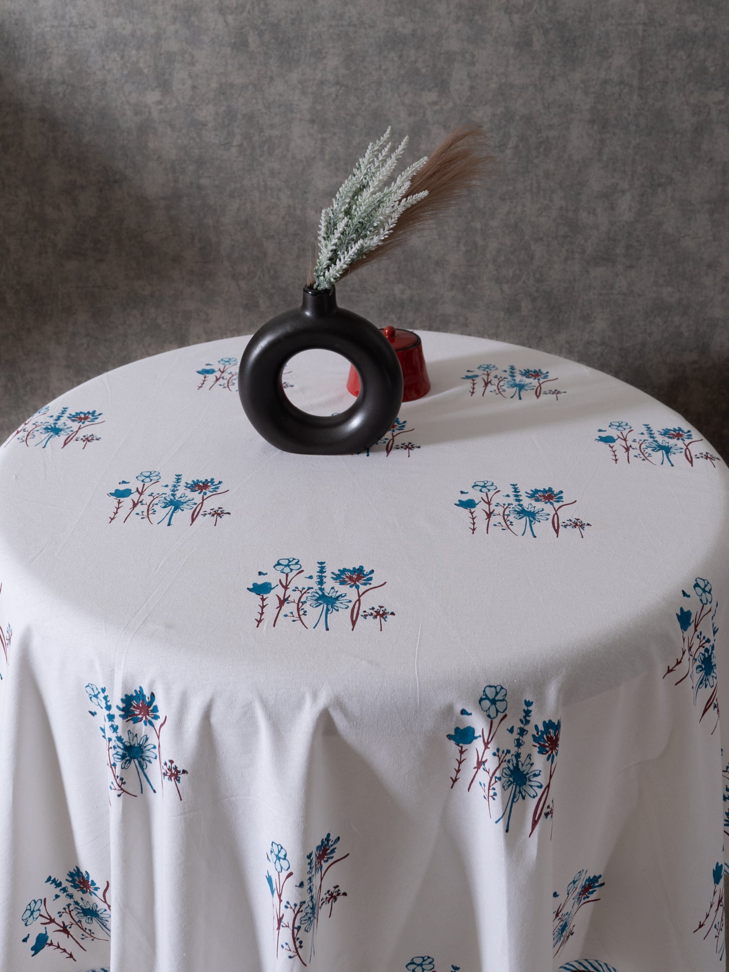 Dark light blue blooming flowers round table cover