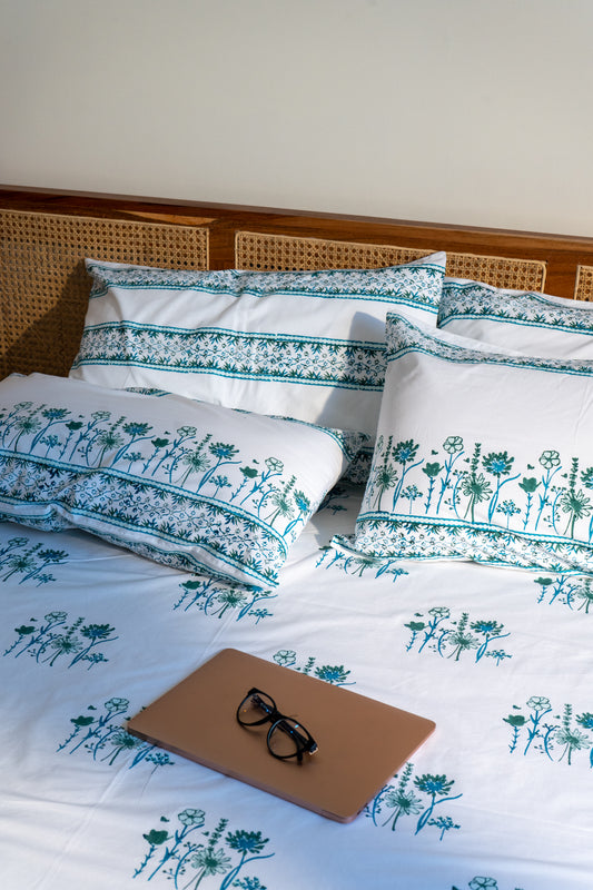 Green blue and aqua blooming flowers bedsheet set