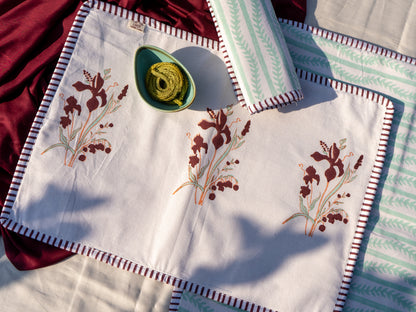 Maroon aqua ek phool table/tray mat
