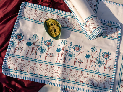 Dark light blue blooming flowers table/tray mat