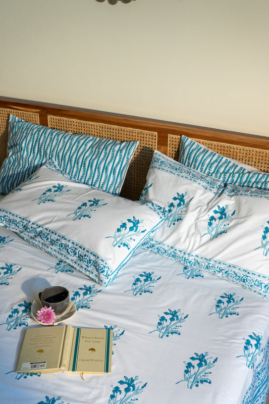 Dark and light blue ek phool bedsheet set